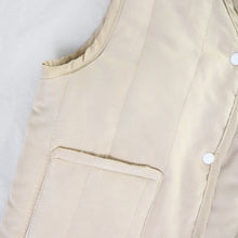 Load image into Gallery viewer, Pocket of baby beige padded vest
