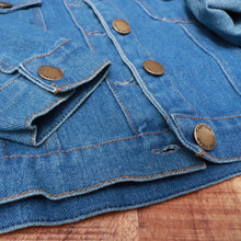 Load image into Gallery viewer, the  gold buttons of toddler denim jaclet
